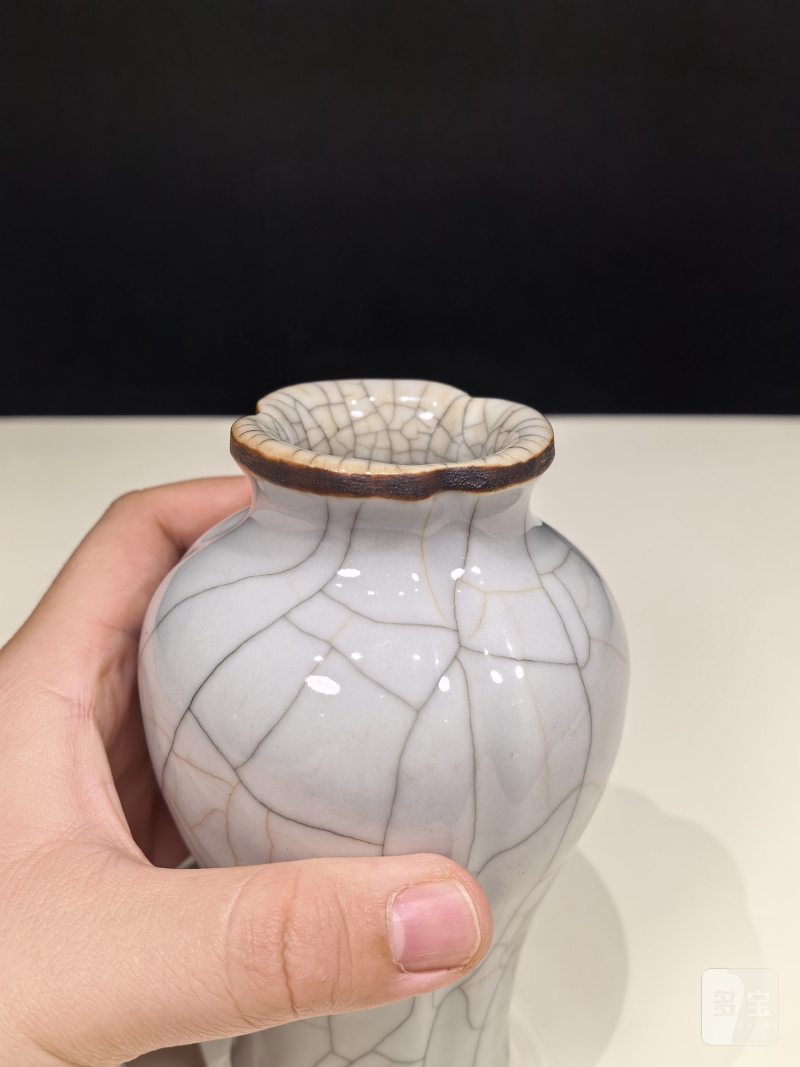 清雍正 仿哥釉花口瓶 - 图8